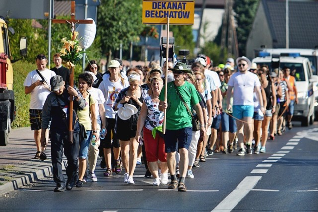 Nieco ponad 100-osobowa grupa pielgrzymów wyruszyła w sobotni poranek z Bełchatowa na Jasną Górę