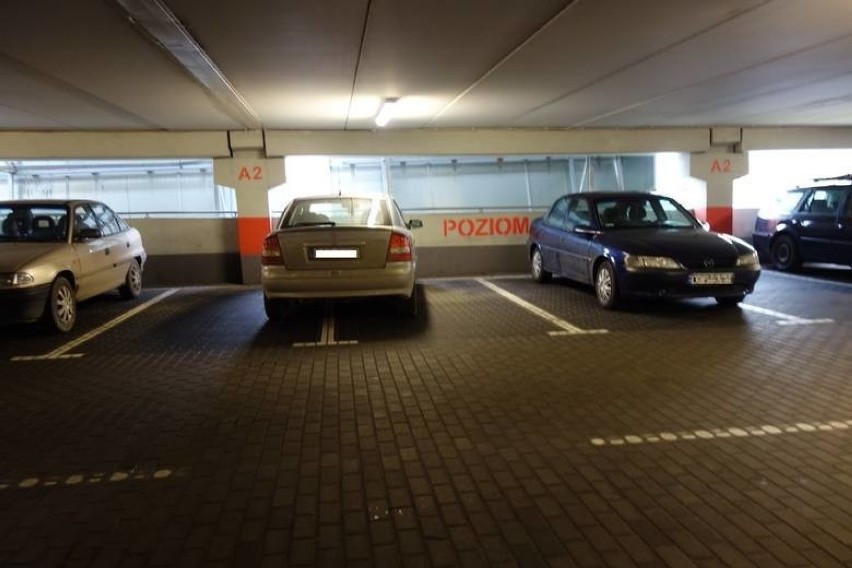 Oto kolejna galeria "mistrzów parkowania" w Toruniu....