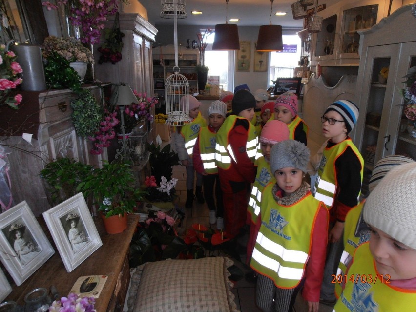 Przedszkolaki z wizytą w kwiaciarni