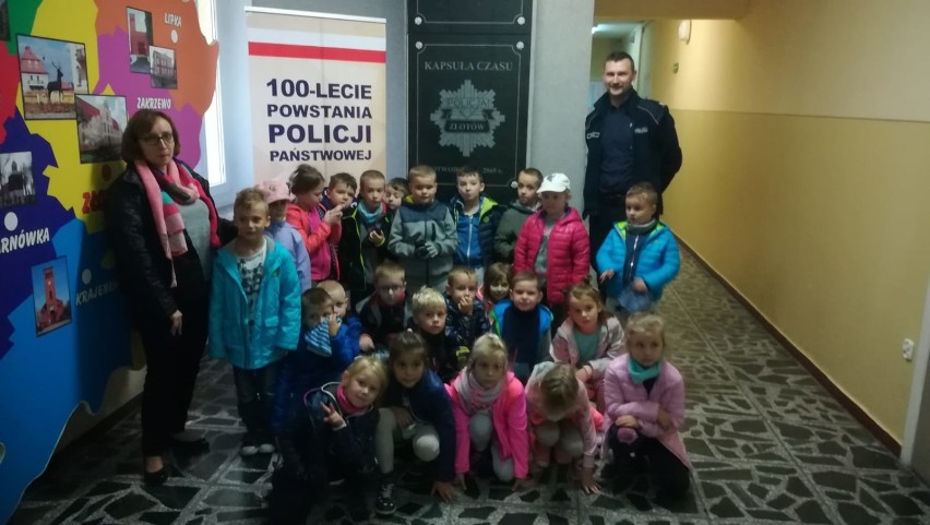 Złotowskich policjantów odwiedziła grupa przedszkolaków z Publicznego Przedszkola nr 4 w Złotowie