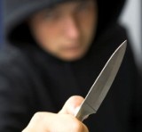 Gliwice: Okradli wracającego ze szkoły chłopca, grozili mu nożem