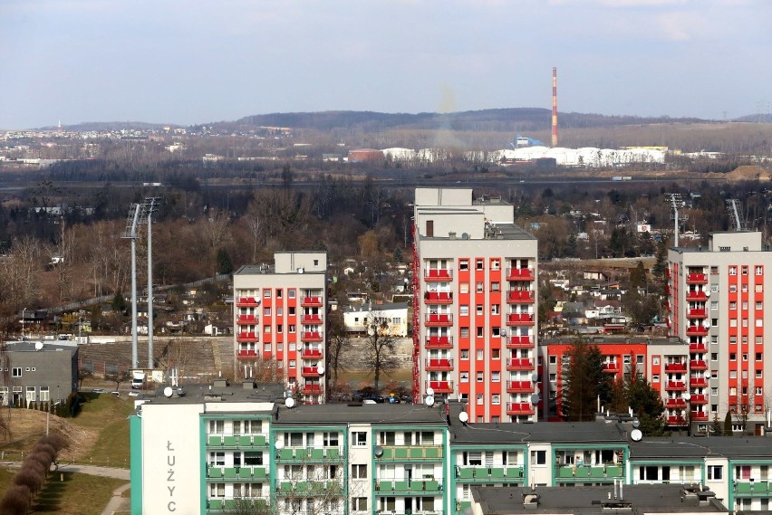 Co widać z najwyższych pięter bloków przy ul. Łużyckiej w...