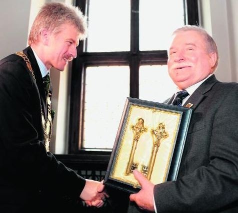 Honorowym Obywatelem Miasta Poznania został w 2009 roku prezydent  Lech Wałęsa