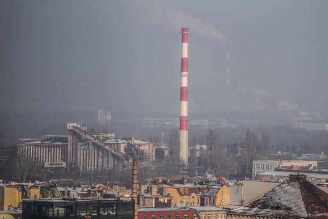 Jak pokazują symulacje ze strony Atmosfera dla Poznania w niedzielę, 25 listopada, stan powietrza jest bardzo zły.