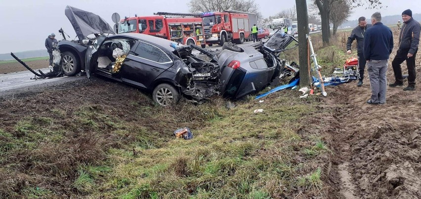 Zderzenie sześciu samochodów osobowych na DK11....