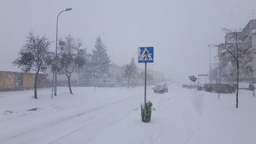 Śnieżyca w powiecie starogardzkim. Duże utrudnienia na drogach [ZDJĘCIA]