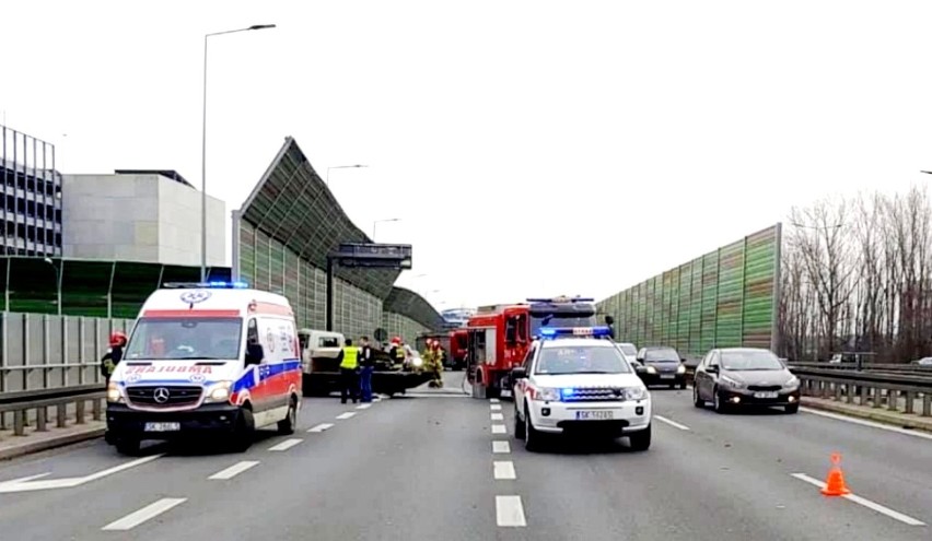 Wypadek na autostradzie  A4 w Katowicach. Dwa pasy zablokowane.