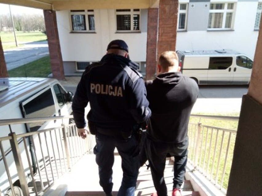 Policja rozbiła gang. Okradali ciężarówki przy S8 ZDJĘCIA