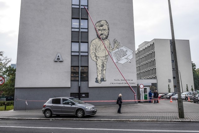 Collegium Novum: Mural Barańczaka odsłonięty