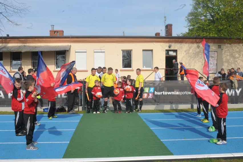 IV liga piłki nożnej grupa lubuska. ZAP Syrena Zbąszynek - Spójnia Ośno Lubuskie 4:2 (1:1)