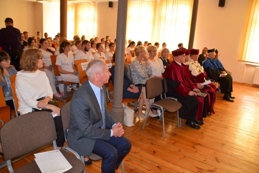 Uroczystość czepkowania studentów II roku pielęgniarstwa...