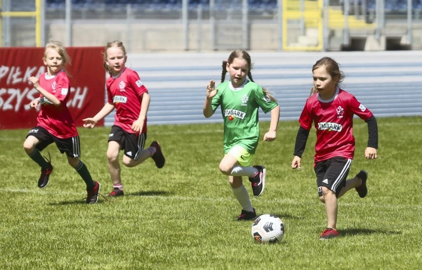 Mecze najmłodszych piłkarek i piłkarzy w finale wojewódzkim...