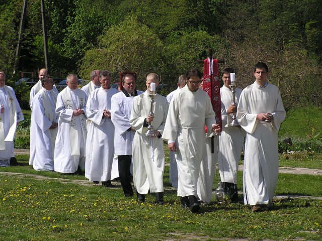 Procesja służby liturgicznej i księży 
Fot. Grażyna Wosińska