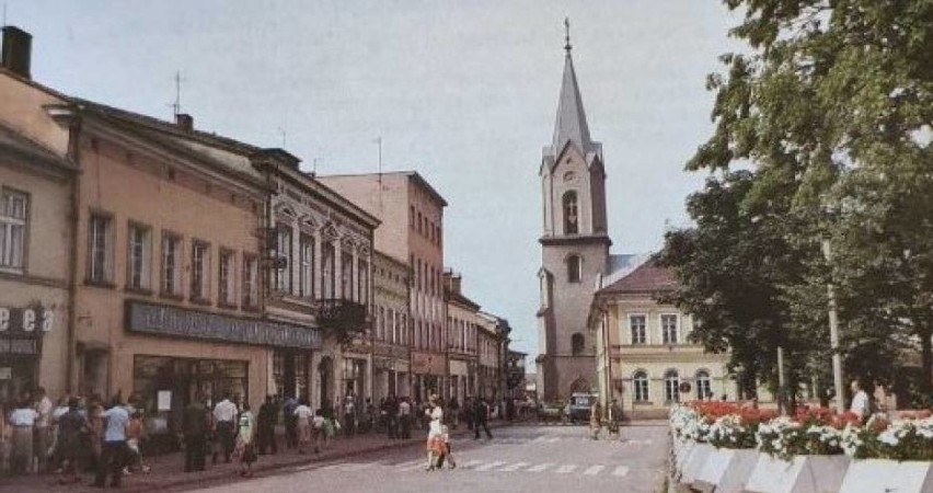 Spośród zdjęć Oświęcimia na przełomie wieków duża część ma...