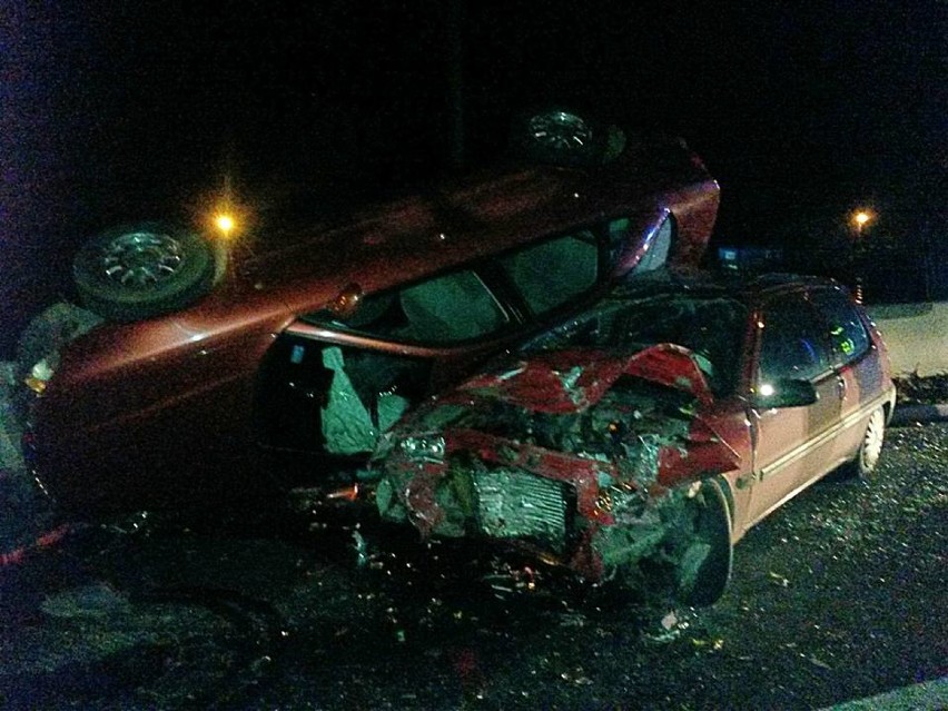 Myszków: groźne czołowe zderzenie na ulicy 1 maja. Policja poszukuje sprawcy [ZDJĘCIA]