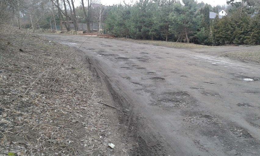 Dziury i kałuże utrudniają kierowcom jazdę po Lublinie