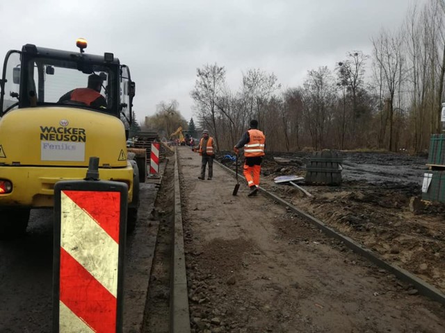 Powstaje chodnik, który będzie prowadził do nowej siedziby grudziądzkiego oddziału centrum krwiodawstwa