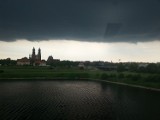 Burza w Poznaniu - Czarne chmury nad miastem. Lało jak z cebra! [ZDJĘCIA INTERNAUTÓW]