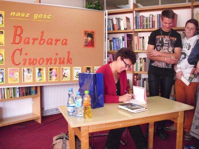 Dobrzyca - biblioteka gościła Barbarę Ciwoniuk