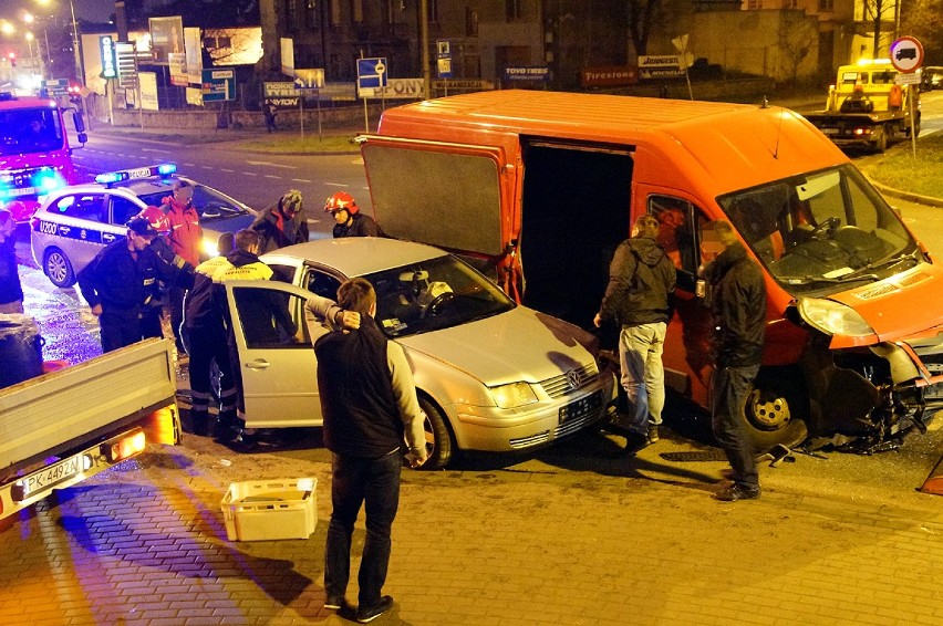 Zderzenie dwóch aut na ulicy Warszawskiej w Kaliszu