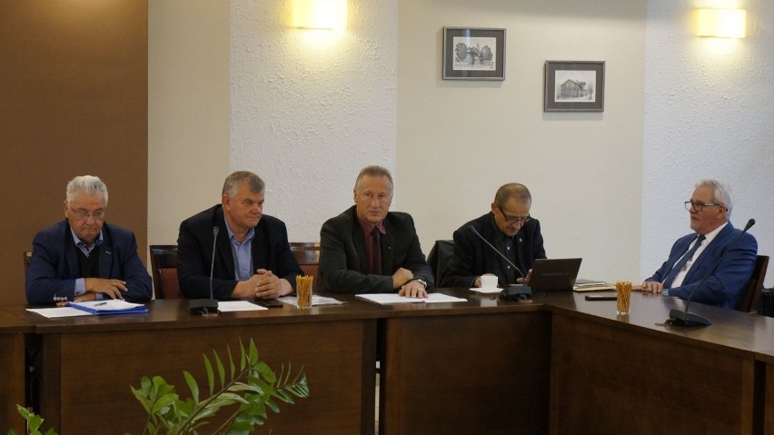 Radomsko: O gospodarce leśnej i przygotowaniach do wakacji na komisjach w starostwie