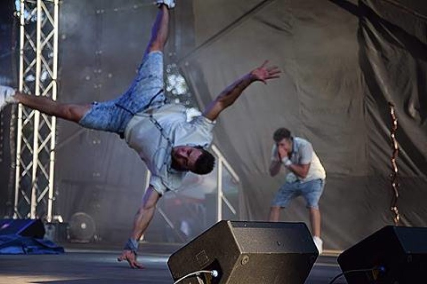 Maciej Nowak z Włocławka tańczy w znanym zespole disco polo After Party [zdjęcia]