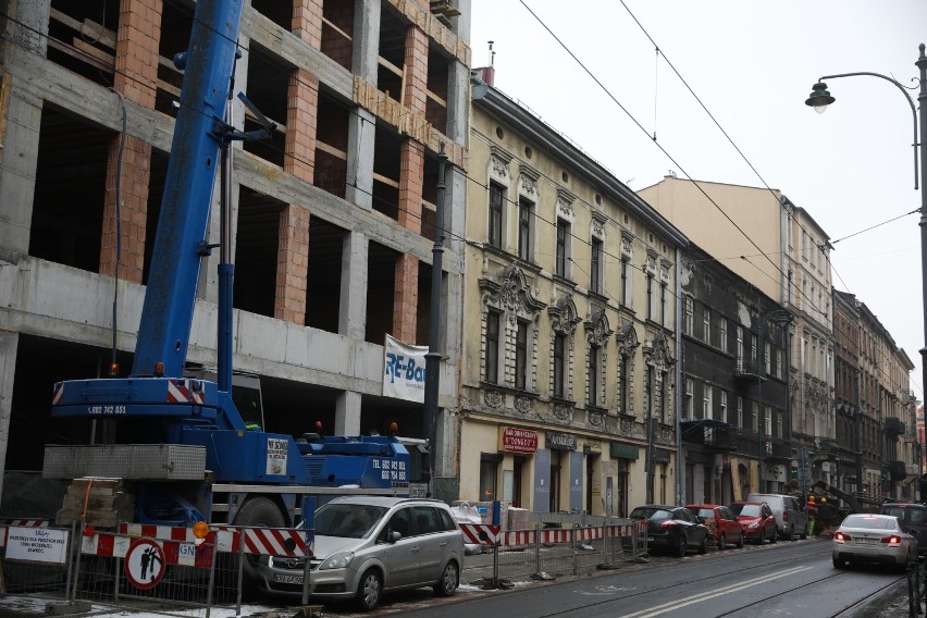 Budowa nowego budynku mieszkalnego na ulicy Długiej w...