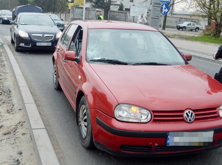 Wypadek na skrzyżowaniu Okrzei ze Szpitalną. Potrącenie na przejściu dla pieszych