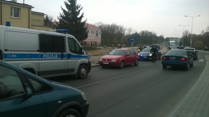 Wypadek na skrzyżowaniu Okrzei ze Szpitalną. Potrącenie na przejściu dla pieszych