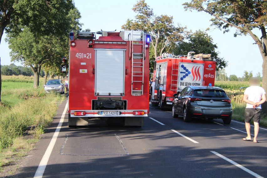 AKTUALIZACJA: Dwie osoby zginęły w wypadku pod Koźminem Wlkp. [ZDJĘCIA]