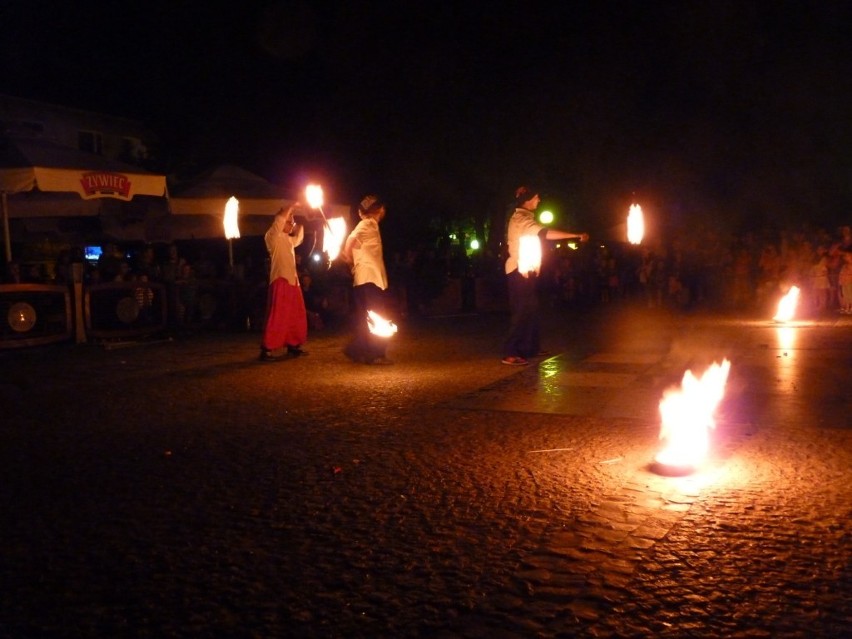 Pokaz fireshow Teatru Ognia &quot;Serafini&quot; podczas Radomsko Open by Night [ZDJĘCIA+FILM]