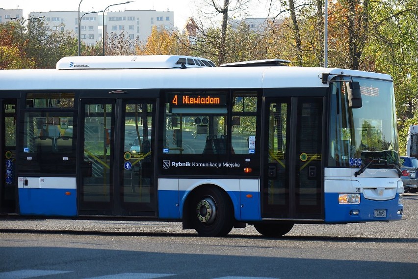 5 nowych autobusów w Rybniku. Można płacić za bilet kartą zbliżeniową!