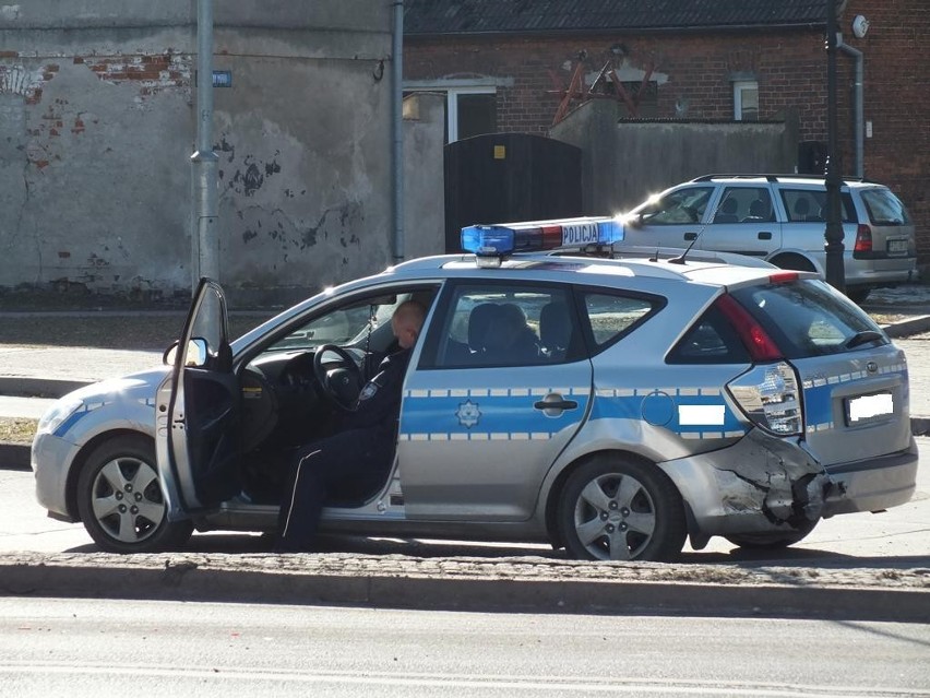Złotów: Wypadek drogowy z udziałem policyjnego radiowozu [FOTO]