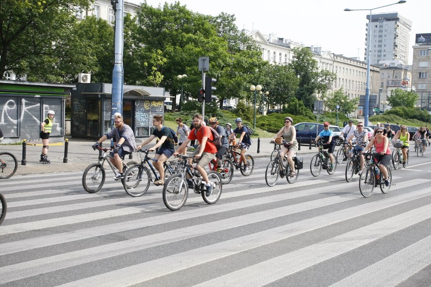 Wielki Przejazd Warszawski 2019. Na rowerach, hulajnogach, rolkach i deskorolkach pokonali ulice stolicy [ZDJĘCIA UCZESTNIKÓW]