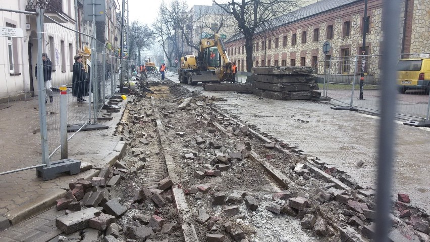 Sosnowiec: na ul. Małachowskiego trwa remont torów tramwajowych [ZDJĘCIA]