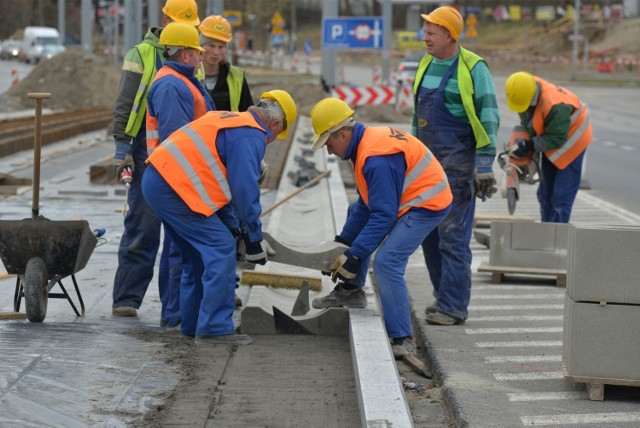 Budowa 3,2-kilometrowej, składającej się z 5 przystanków linii tramwajowej na Morenę jest na półmetku. Koszt inwestycji, która ukończona ma zostać do września 2015 r., wynosi około 116 mln zł.