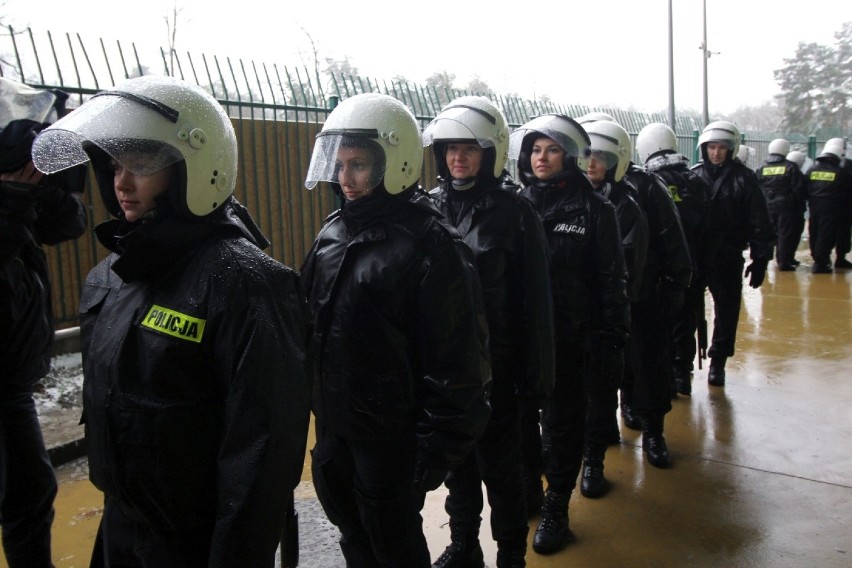 350 lubuskich policjantów ćwiczyło przed nowym sezonem żużlowym [ZDJĘCIA]
