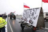 Rolnicy zablokowali DK 25 w okolicach Złotnik Kujawskich. Protestują, bo nie chcą "zielonego ładu". Zdjęcia z protestu