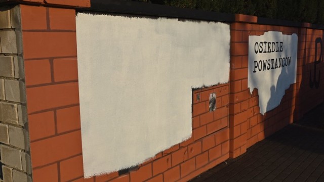 Mural w Łomiankach zamalowany. Osiedle przeprasza i dziękuje internautom!