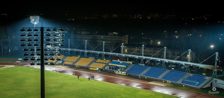 Długo mówiło się o zamontowaniu oświetlenia na Stadionie...