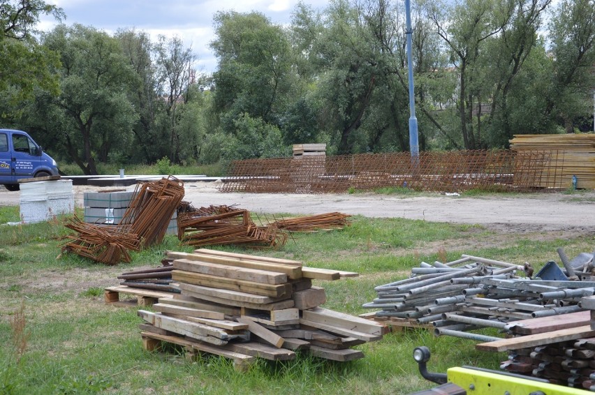Trwa budowa drugiej części głogowskiej mariny nad Odrą 
