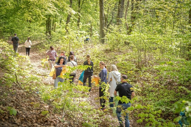 Niespełna dwa lata temu park Słowiański sprzątali Polacy z Ukraińcami.