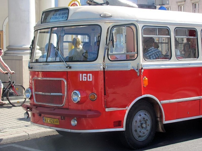 Zabytkowy autobus san z Kalisza zagra w filmie "Listy do M."