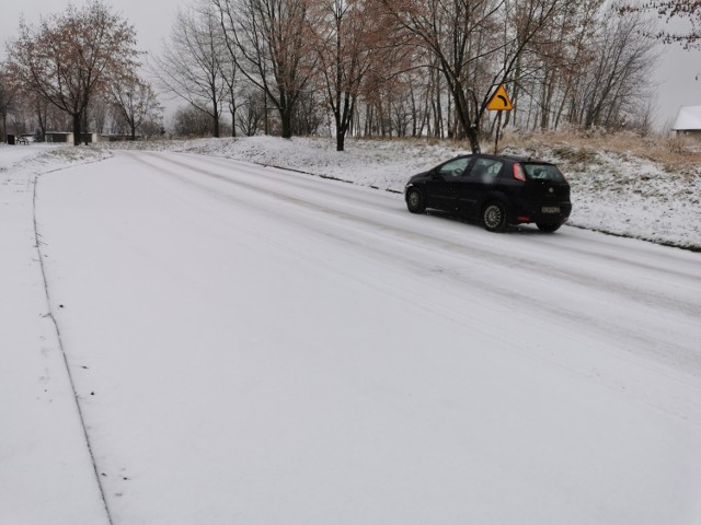 Zaśnieżona ul. Armii Krajowej w Chrzanowie