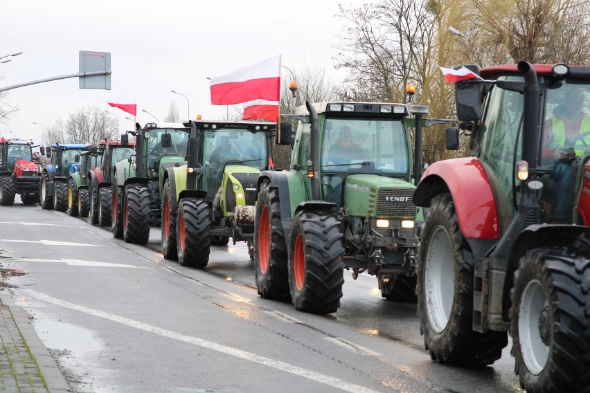 Protest rolników w Koninie. Kilkaset ciągników wyjechało na ulice miasta. To był największy protest rolniczy w Wielkopolsce [WIDEO]