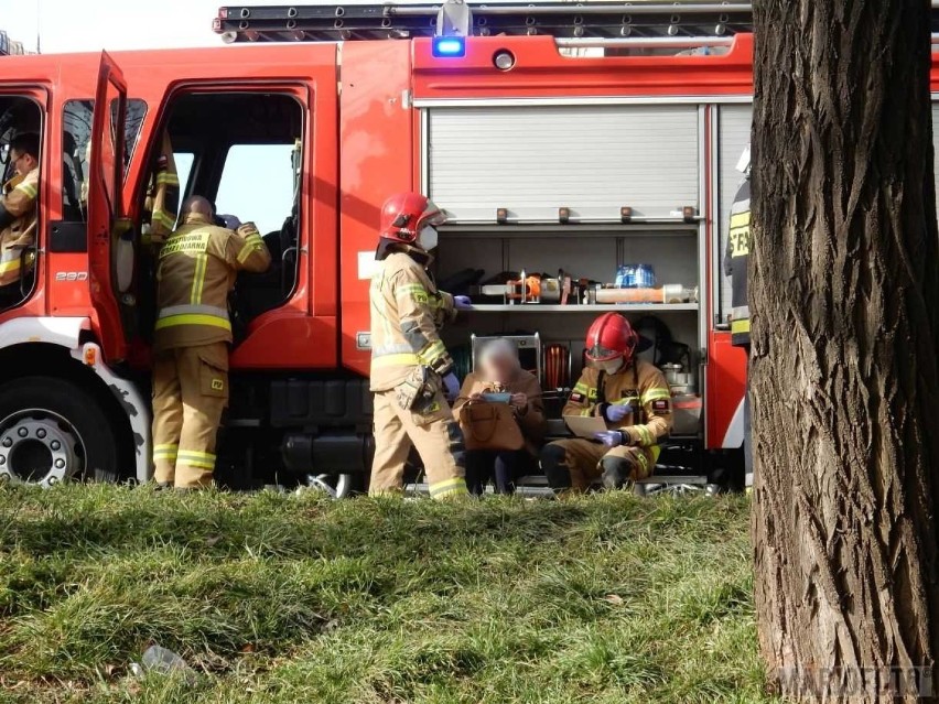 Wypadek na ul. Nysy Łużyckiej w Opolu. Nissan zderzył się z...