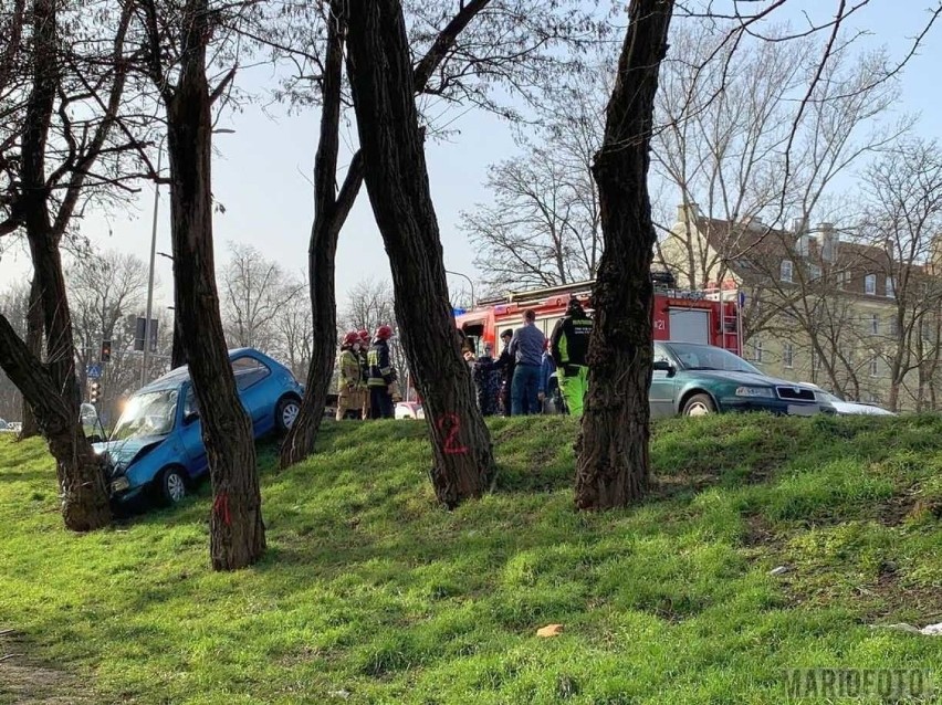 Wypadek na ul. Nysy Łużyckiej w Opolu. Nissan zderzył się z...
