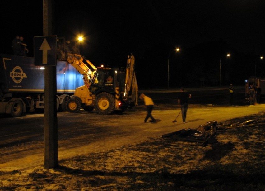 Ul. Krochmalna: Sprzątanie po wypadku trwało do późnych godzin nocnych