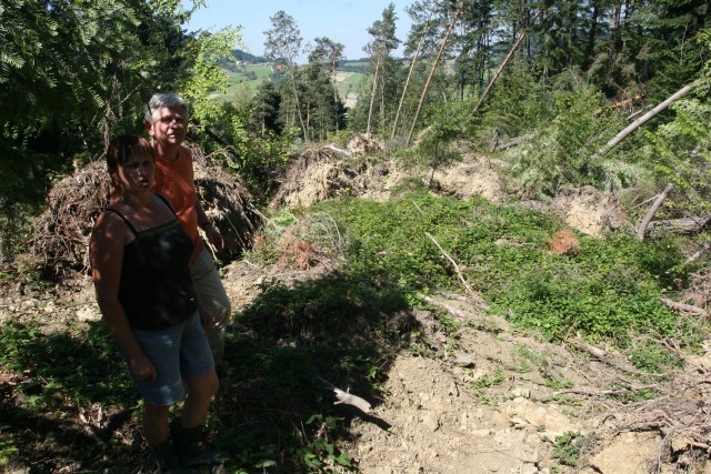 Binczarowa: potężne masy ziemi suną na domostwa