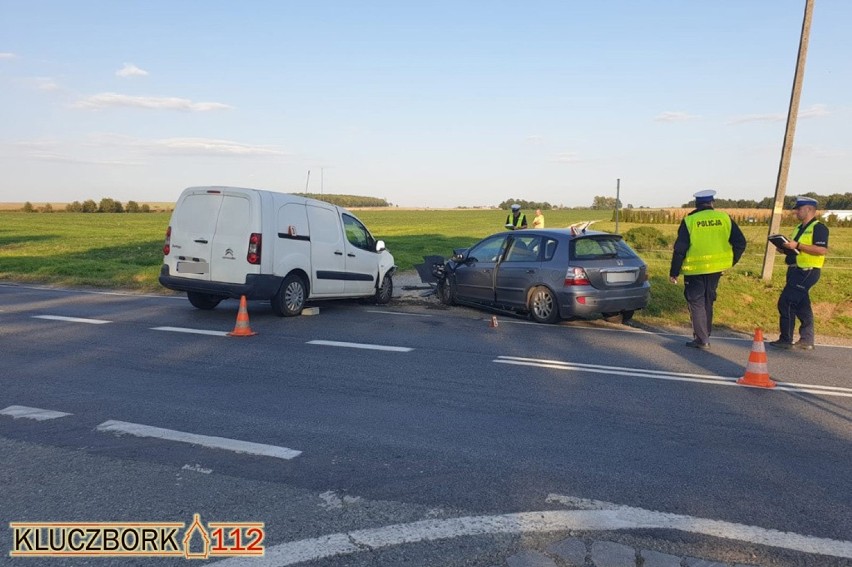 Wypadek w Biskupicach. Zderzenie dwóch samochodów osobowych...